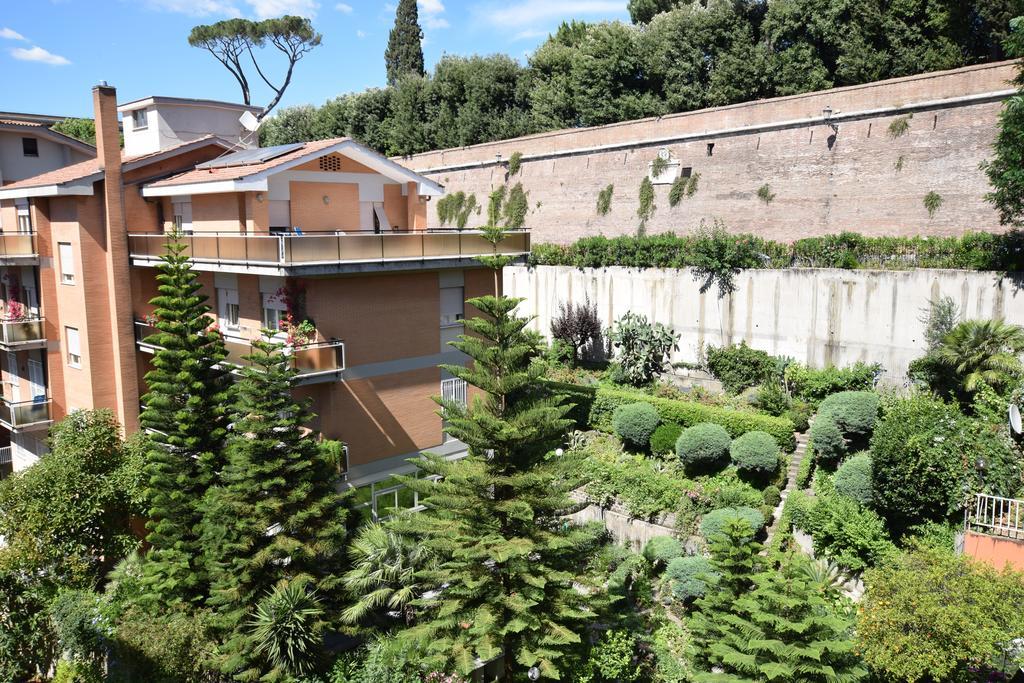 The Voice Of The Pope Apartment Rome Exterior photo